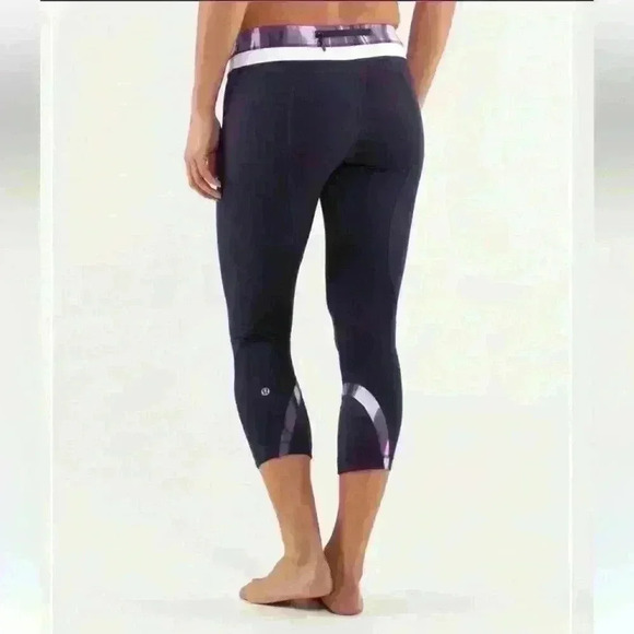 Lululemon Run: Inspire Crop II
Deep Indigo / Mirage Deep Indigo / White size 8 - Picture 3 of 15